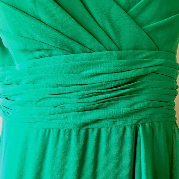 Green Sleeveless V-Neck Ruched Empire Waist Floor-Length Chiffon Dress - Picture 4 of 13